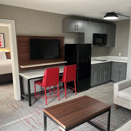 Отель Wyndham Garden Columbia-Ft Jackson Экстерьер фото