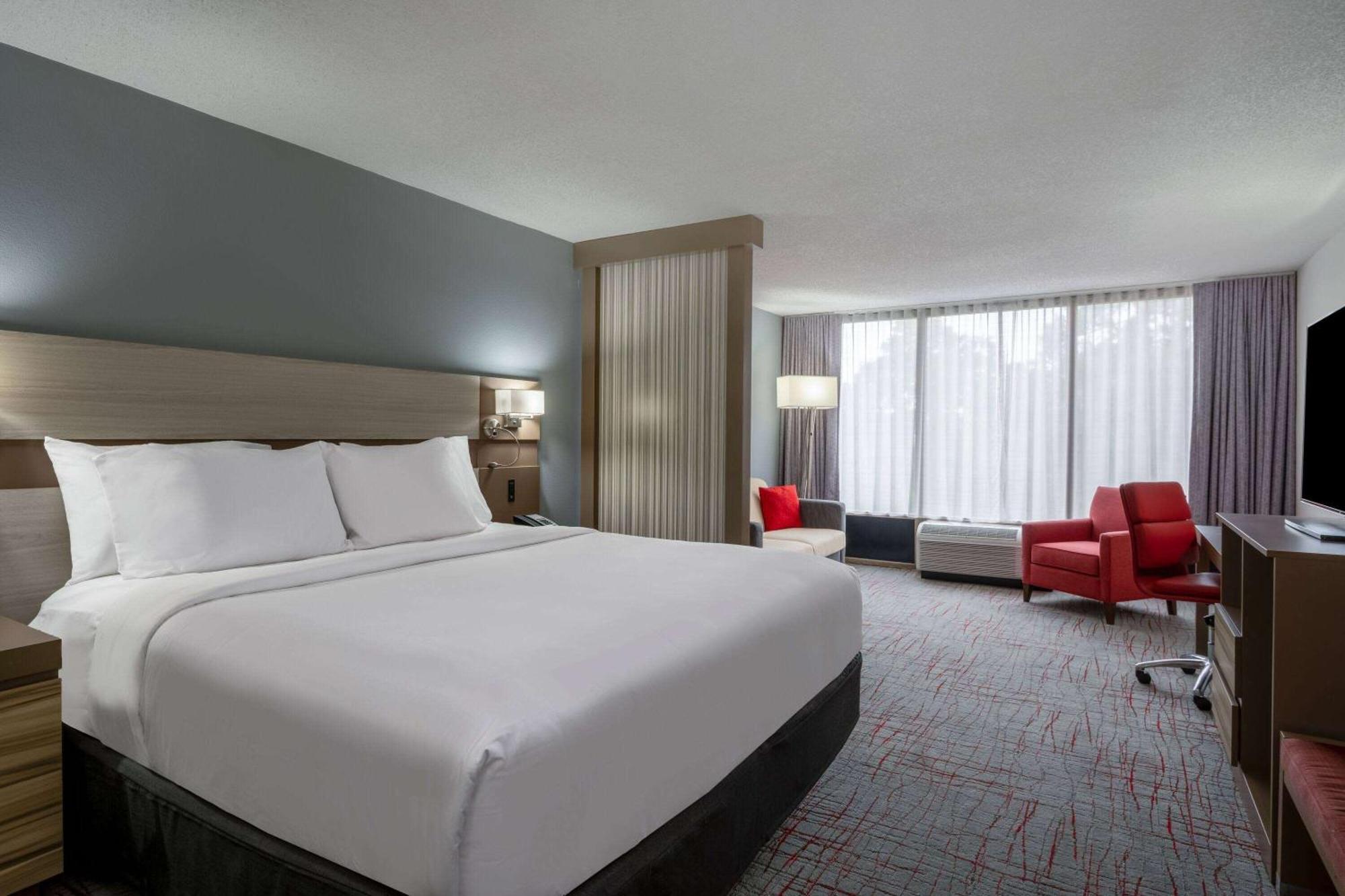 Отель Wyndham Garden Columbia-Ft Jackson Экстерьер фото