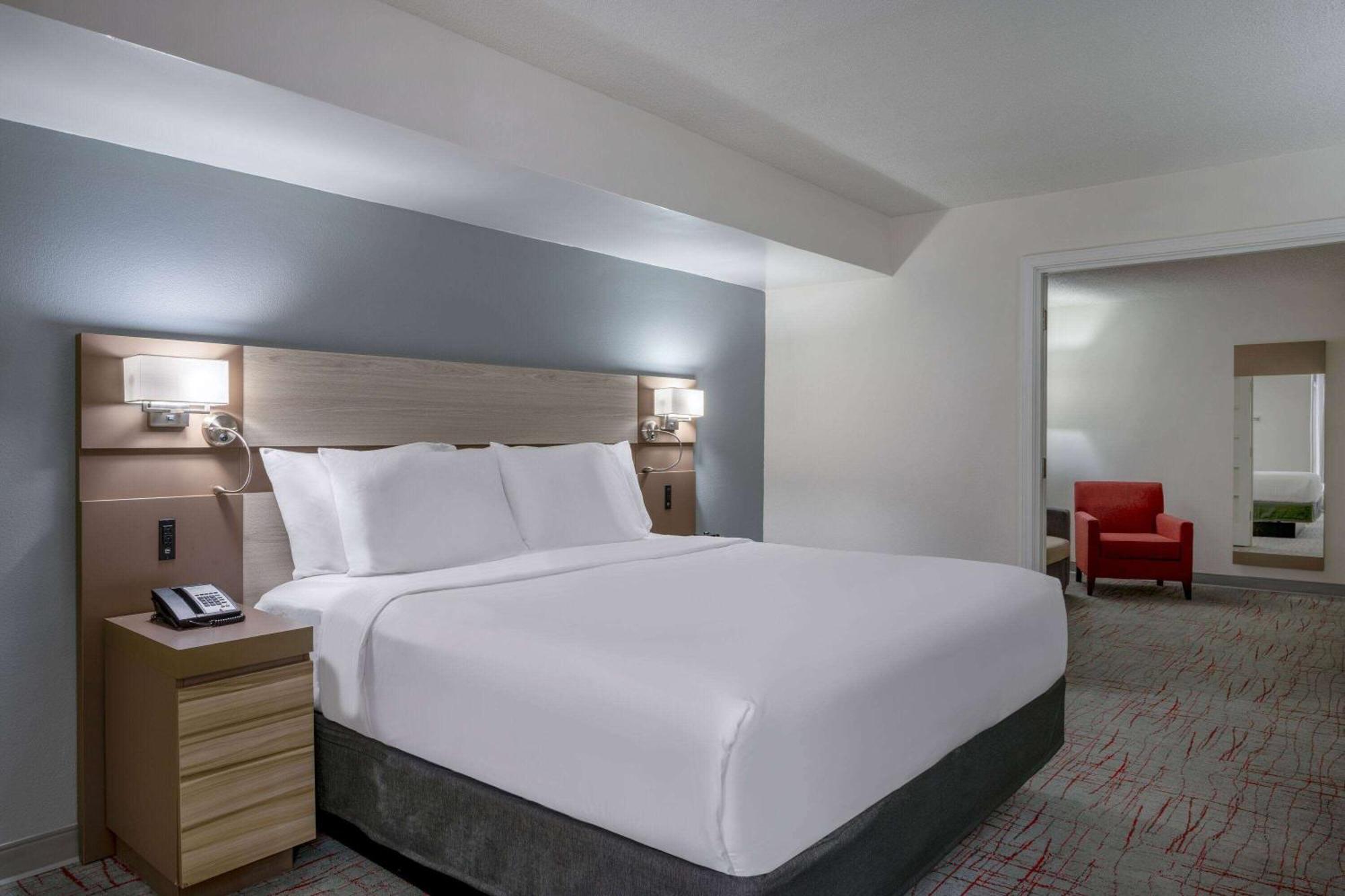 Отель Wyndham Garden Columbia-Ft Jackson Экстерьер фото