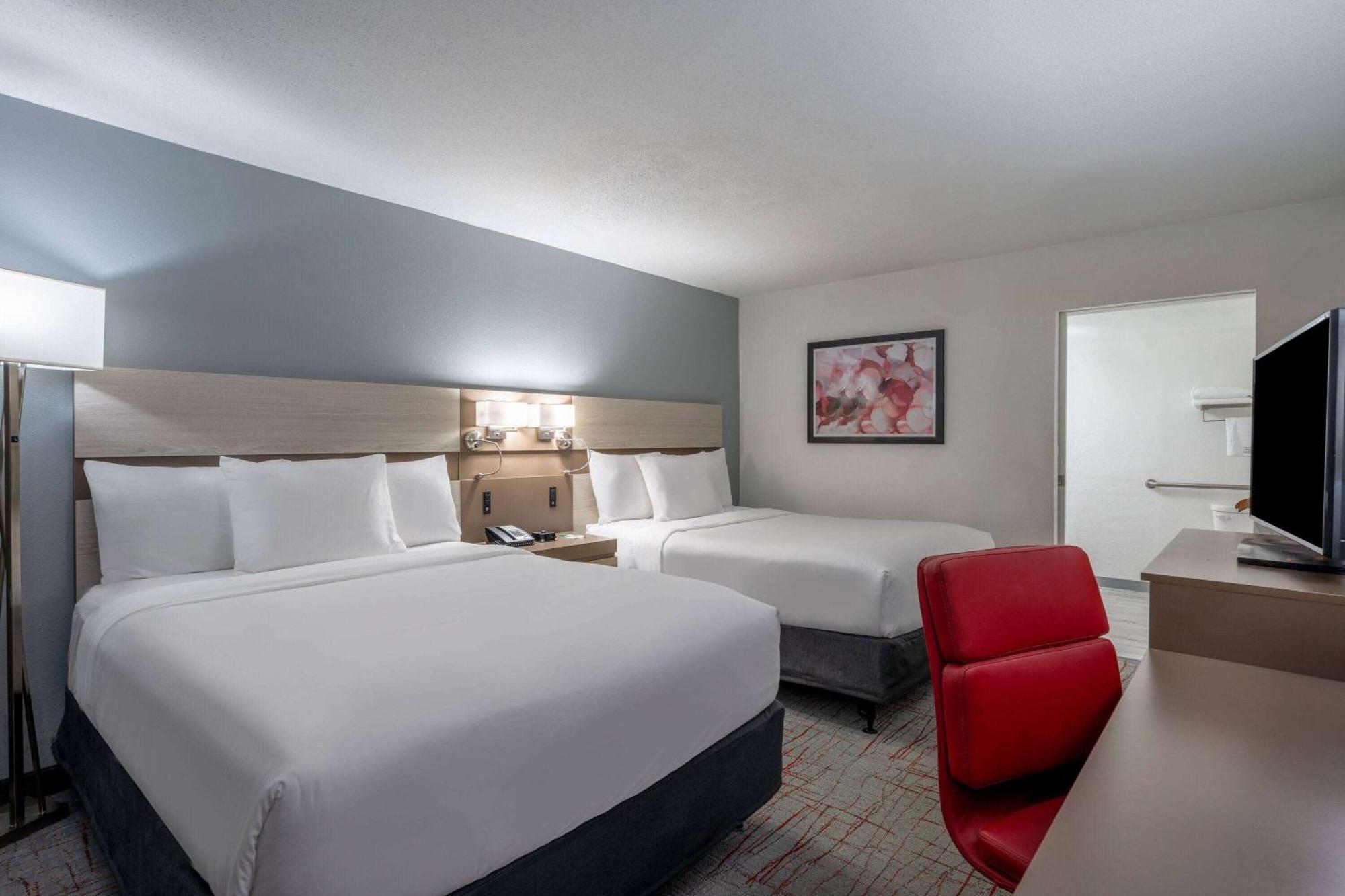 Отель Wyndham Garden Columbia-Ft Jackson Экстерьер фото