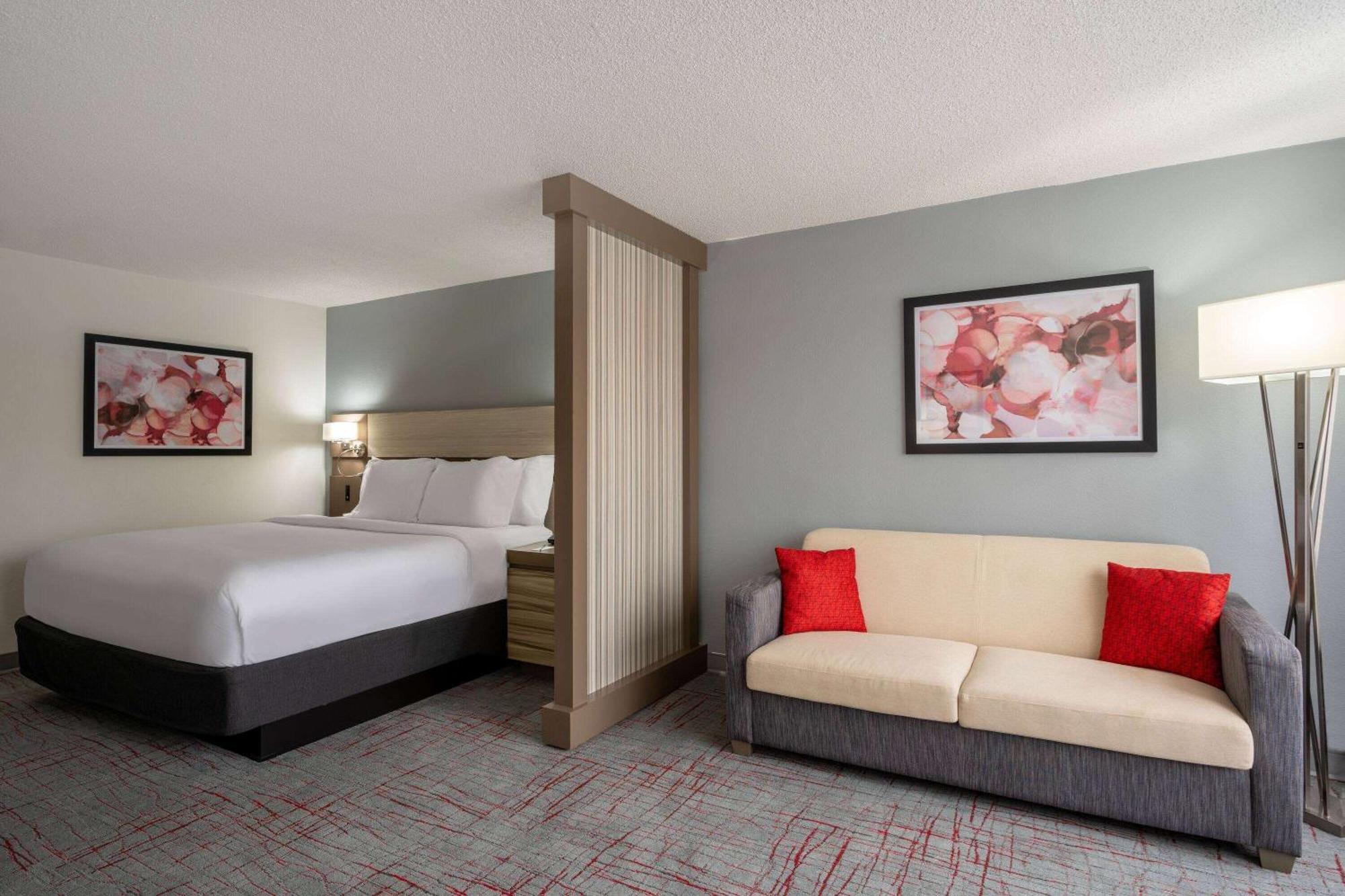 Отель Wyndham Garden Columbia-Ft Jackson Экстерьер фото