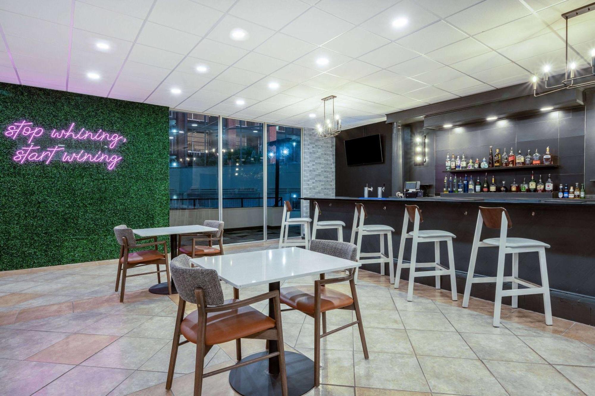 Отель Wyndham Garden Columbia-Ft Jackson Экстерьер фото