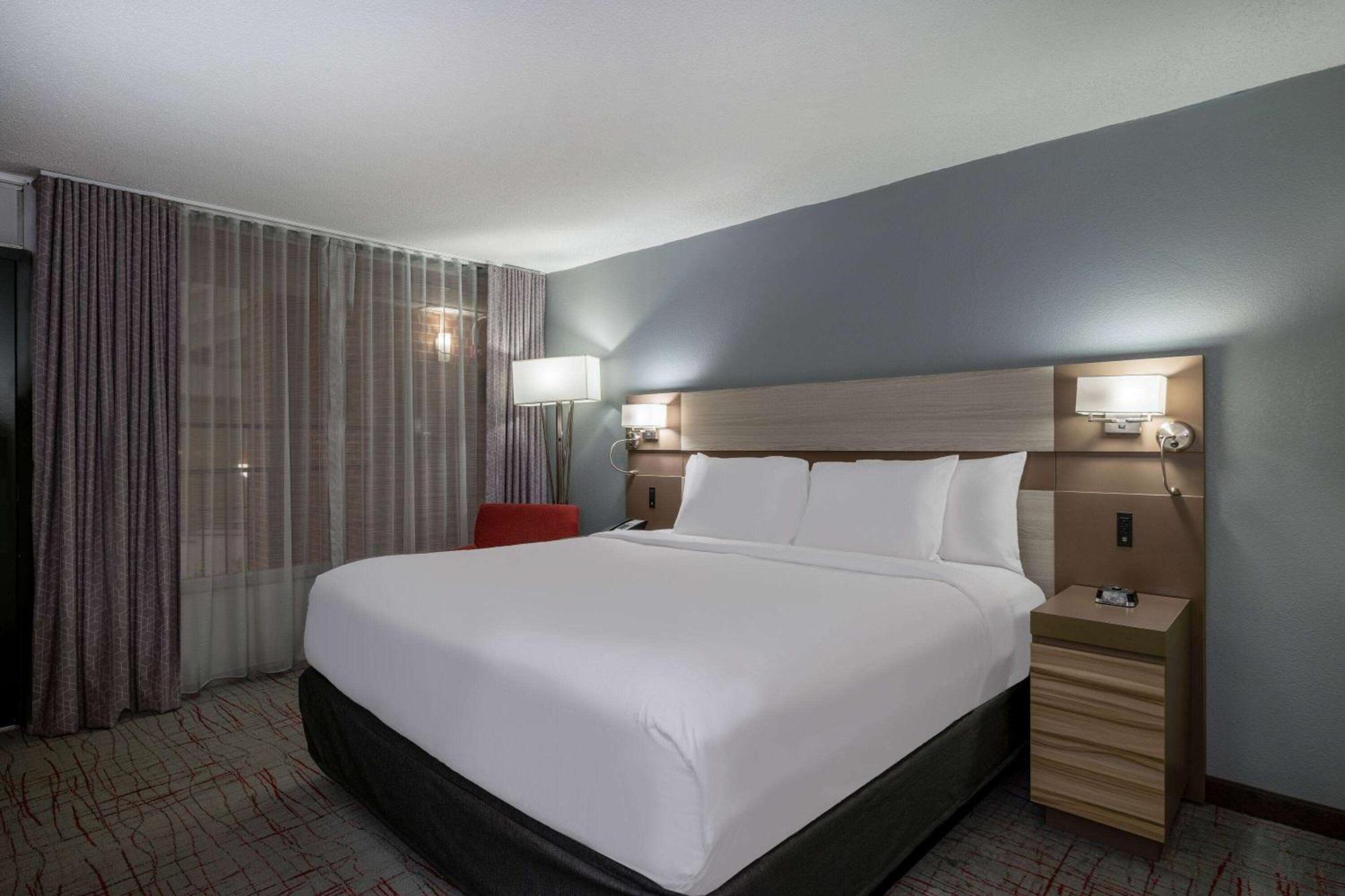 Отель Wyndham Garden Columbia-Ft Jackson Экстерьер фото