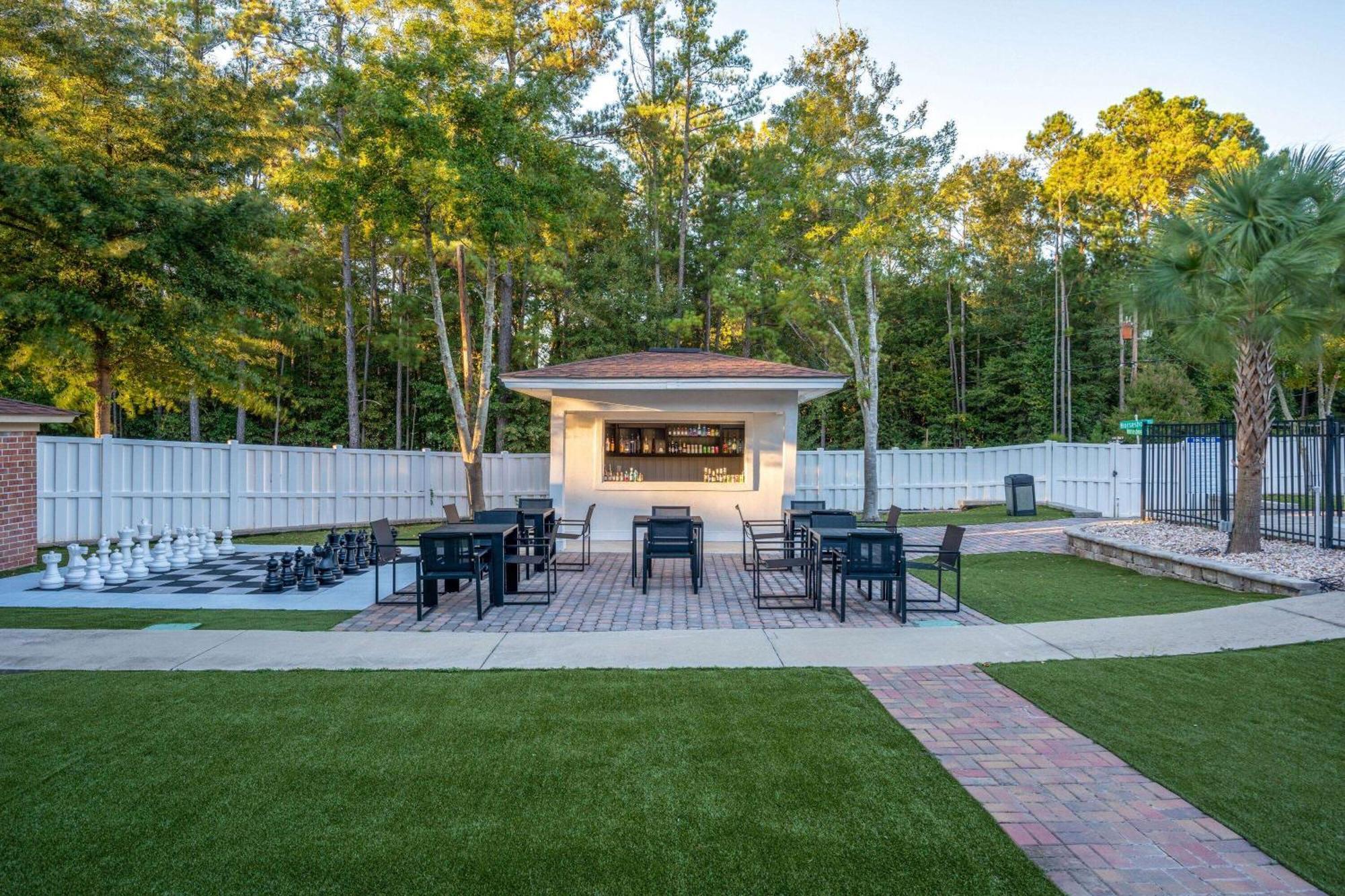 Отель Wyndham Garden Columbia-Ft Jackson Экстерьер фото