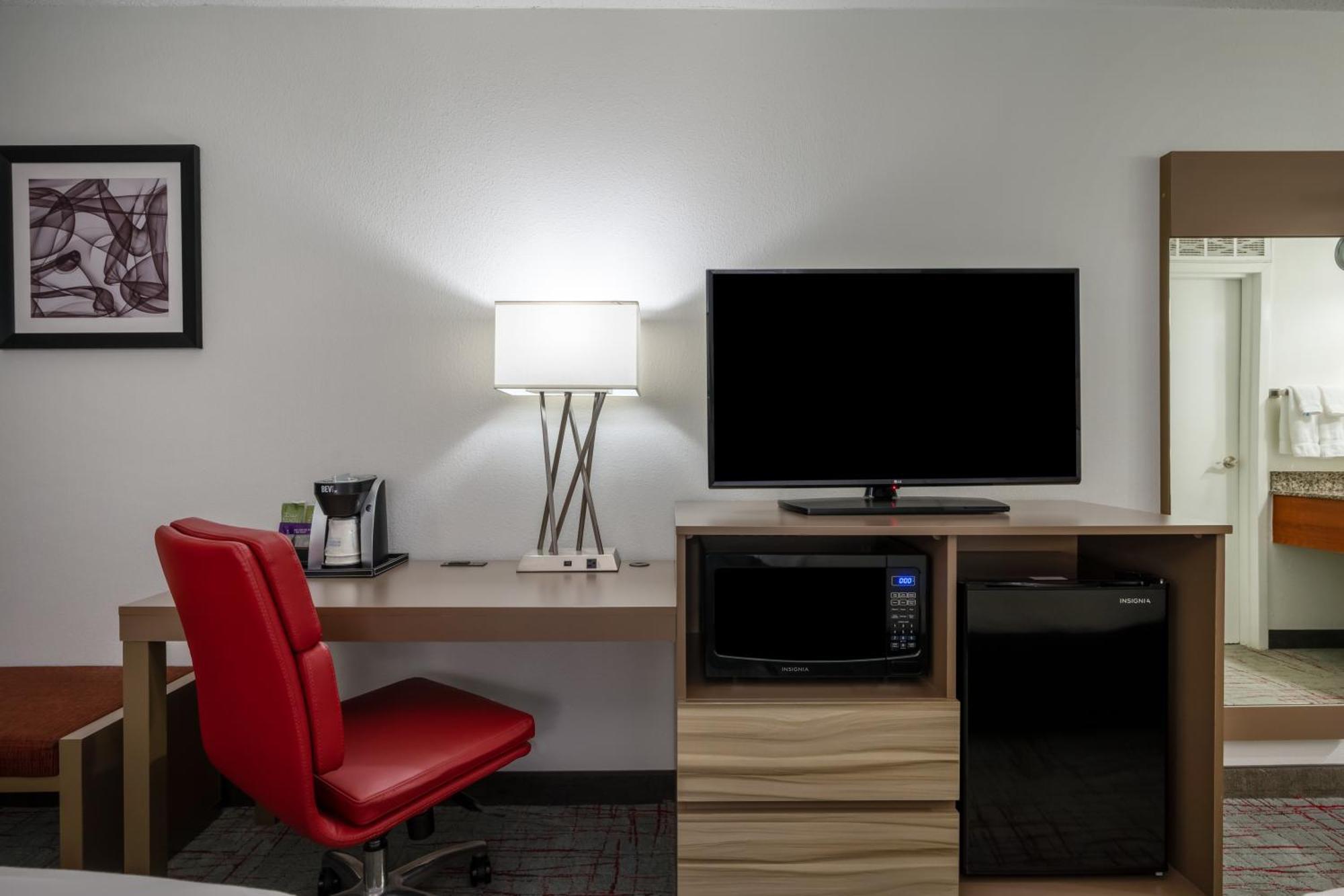 Отель Wyndham Garden Columbia-Ft Jackson Экстерьер фото
