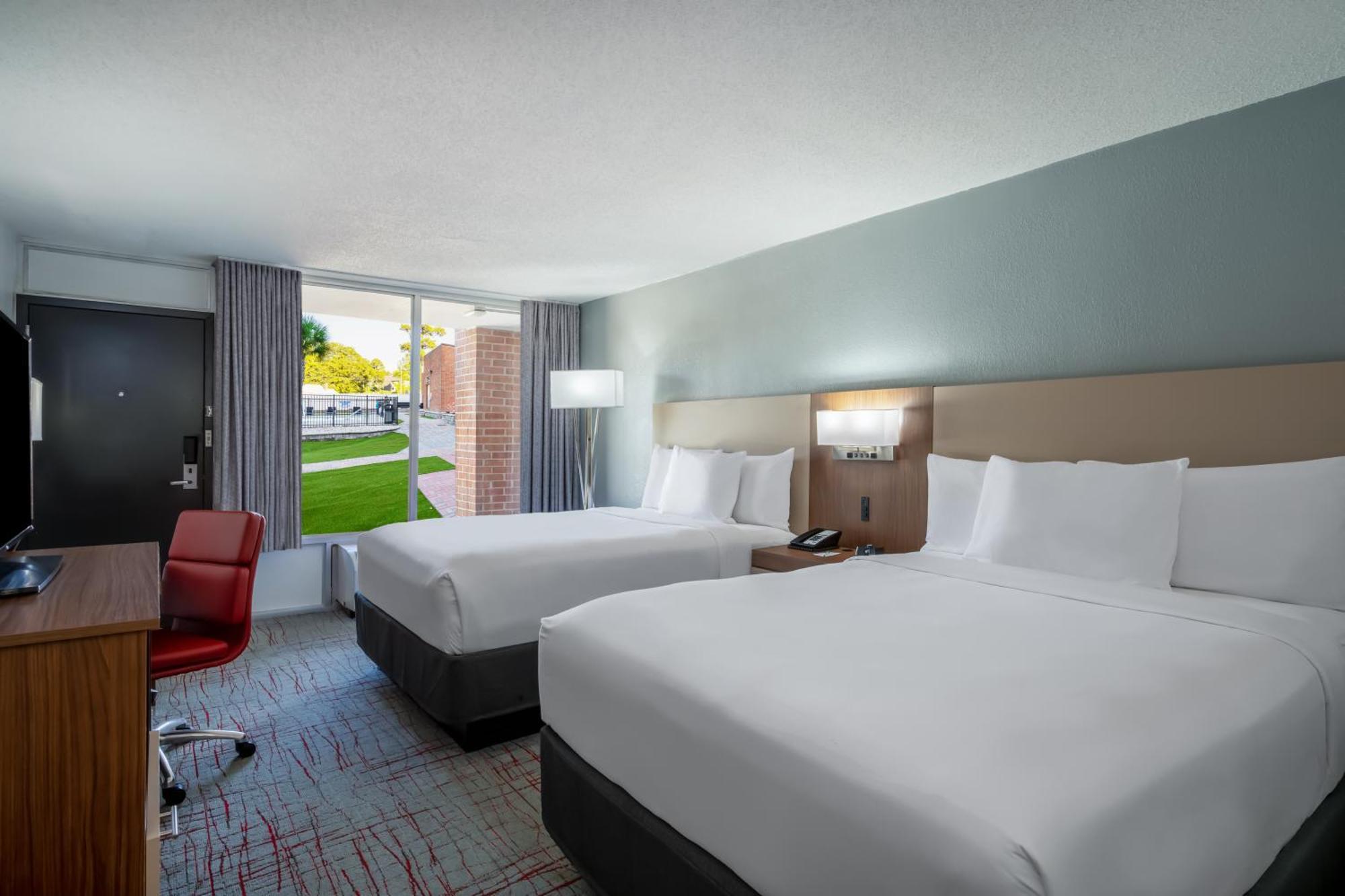 Отель Wyndham Garden Columbia-Ft Jackson Экстерьер фото