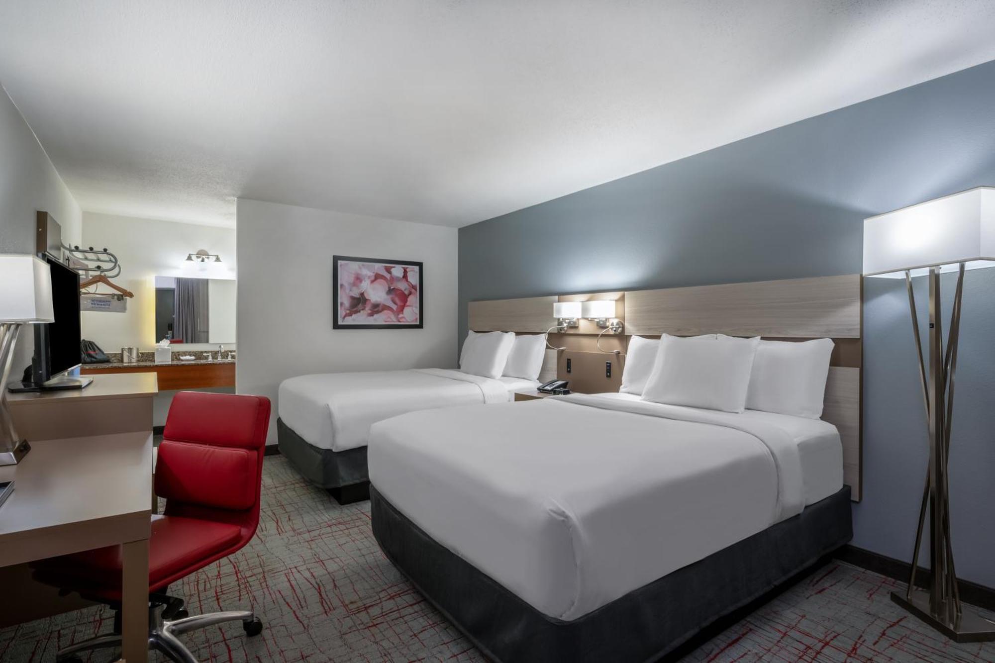 Отель Wyndham Garden Columbia-Ft Jackson Экстерьер фото