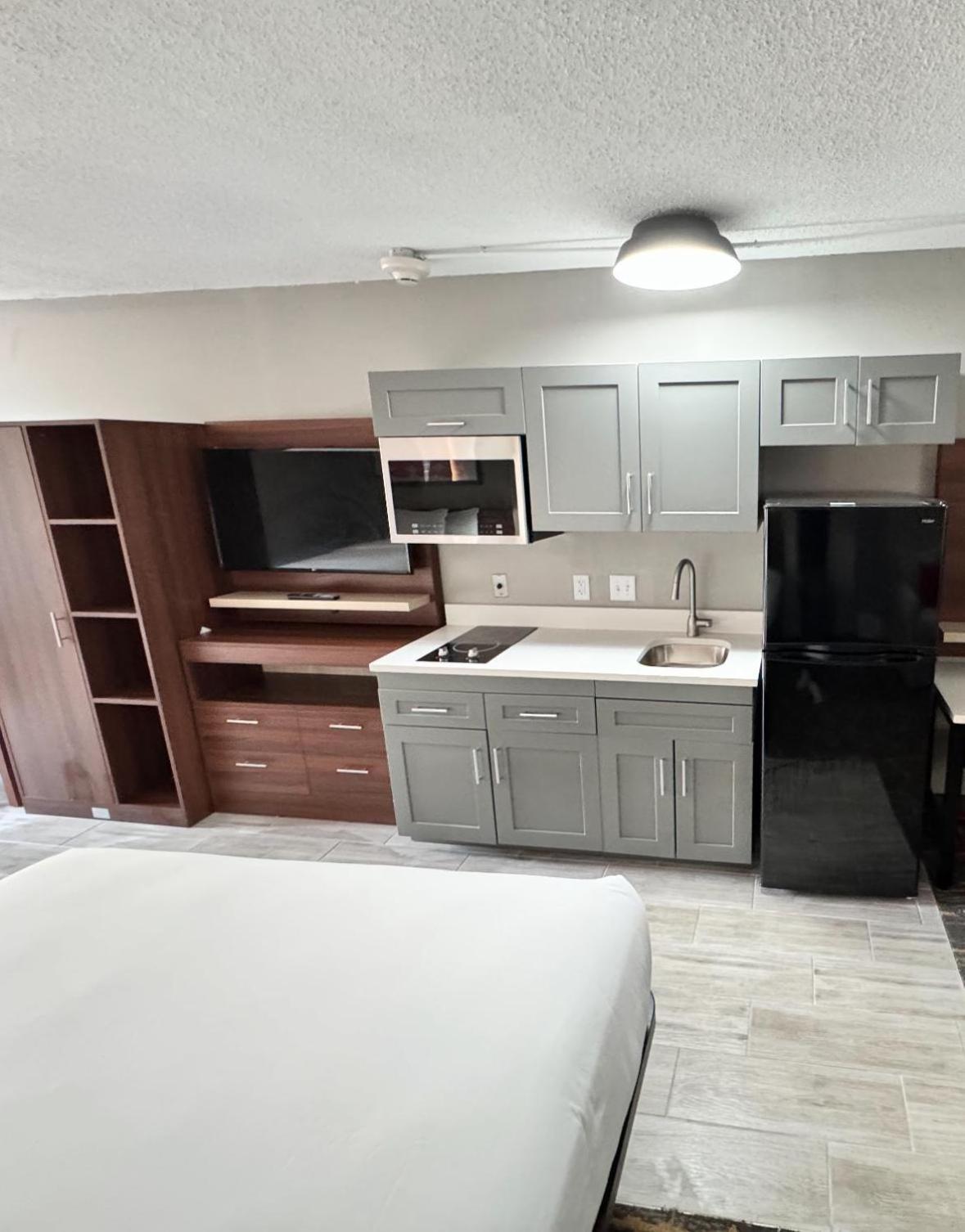Отель Wyndham Garden Columbia-Ft Jackson Экстерьер фото