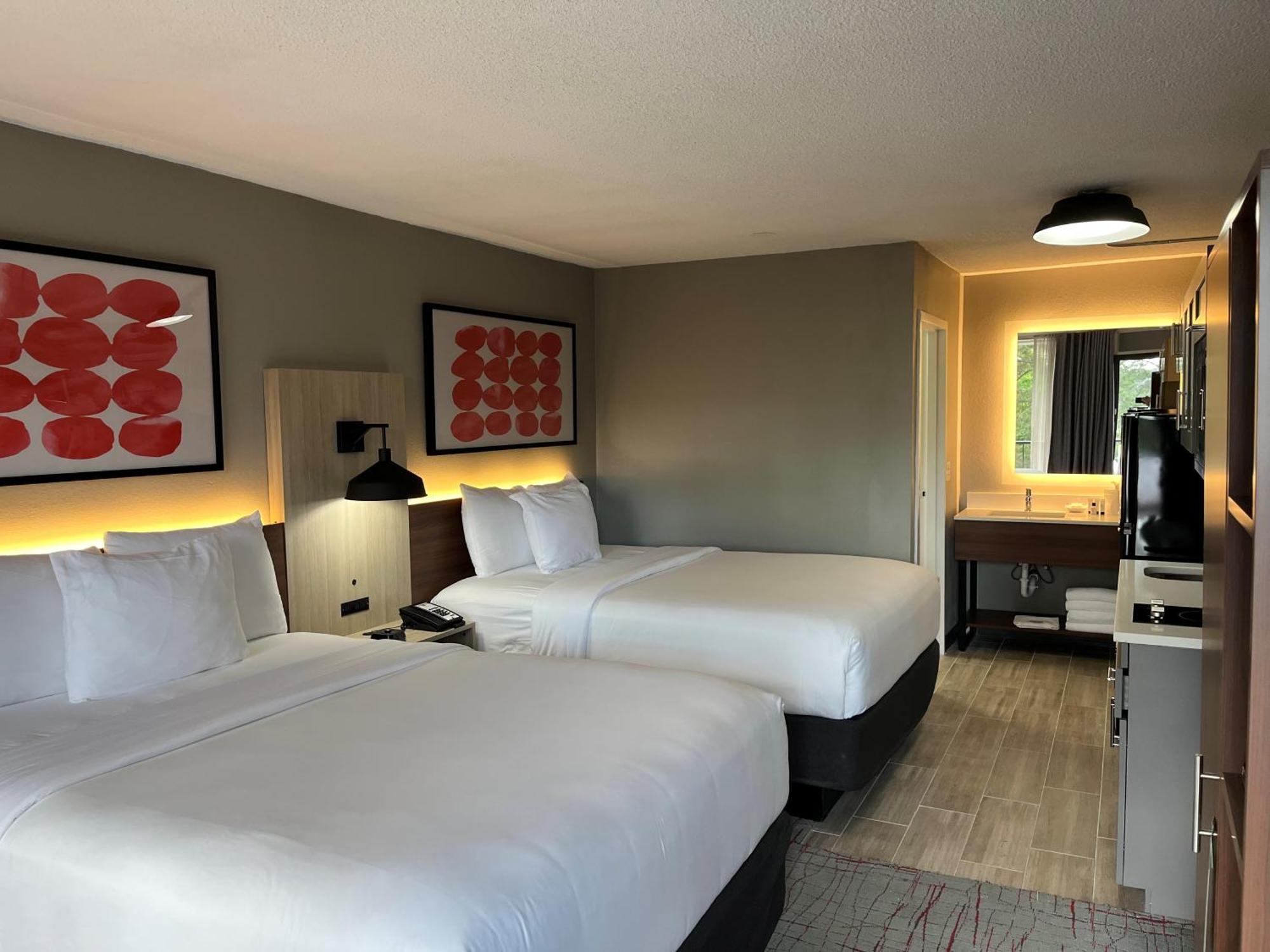 Отель Wyndham Garden Columbia-Ft Jackson Экстерьер фото