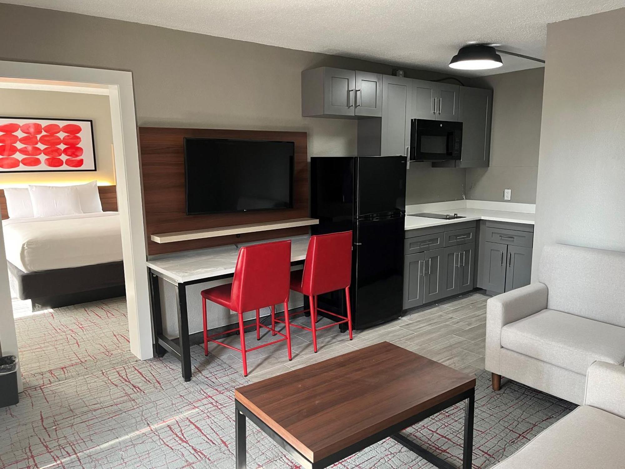 Отель Wyndham Garden Columbia-Ft Jackson Экстерьер фото