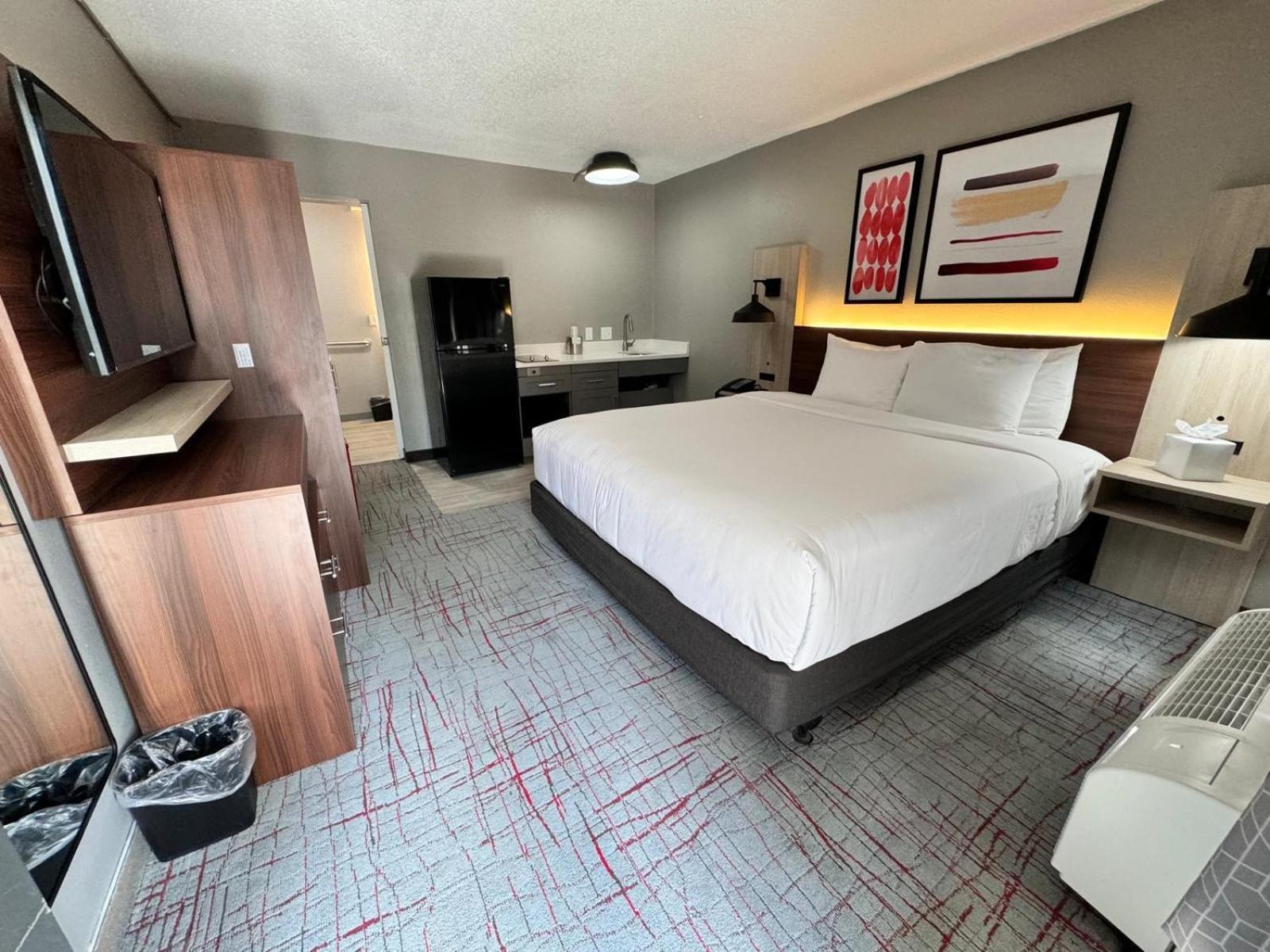 Отель Wyndham Garden Columbia-Ft Jackson Экстерьер фото