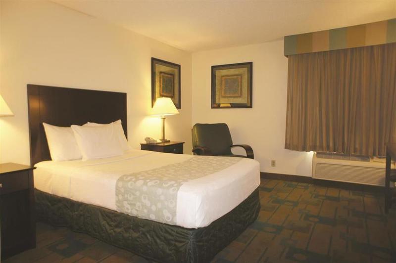 Отель Wyndham Garden Columbia-Ft Jackson Экстерьер фото