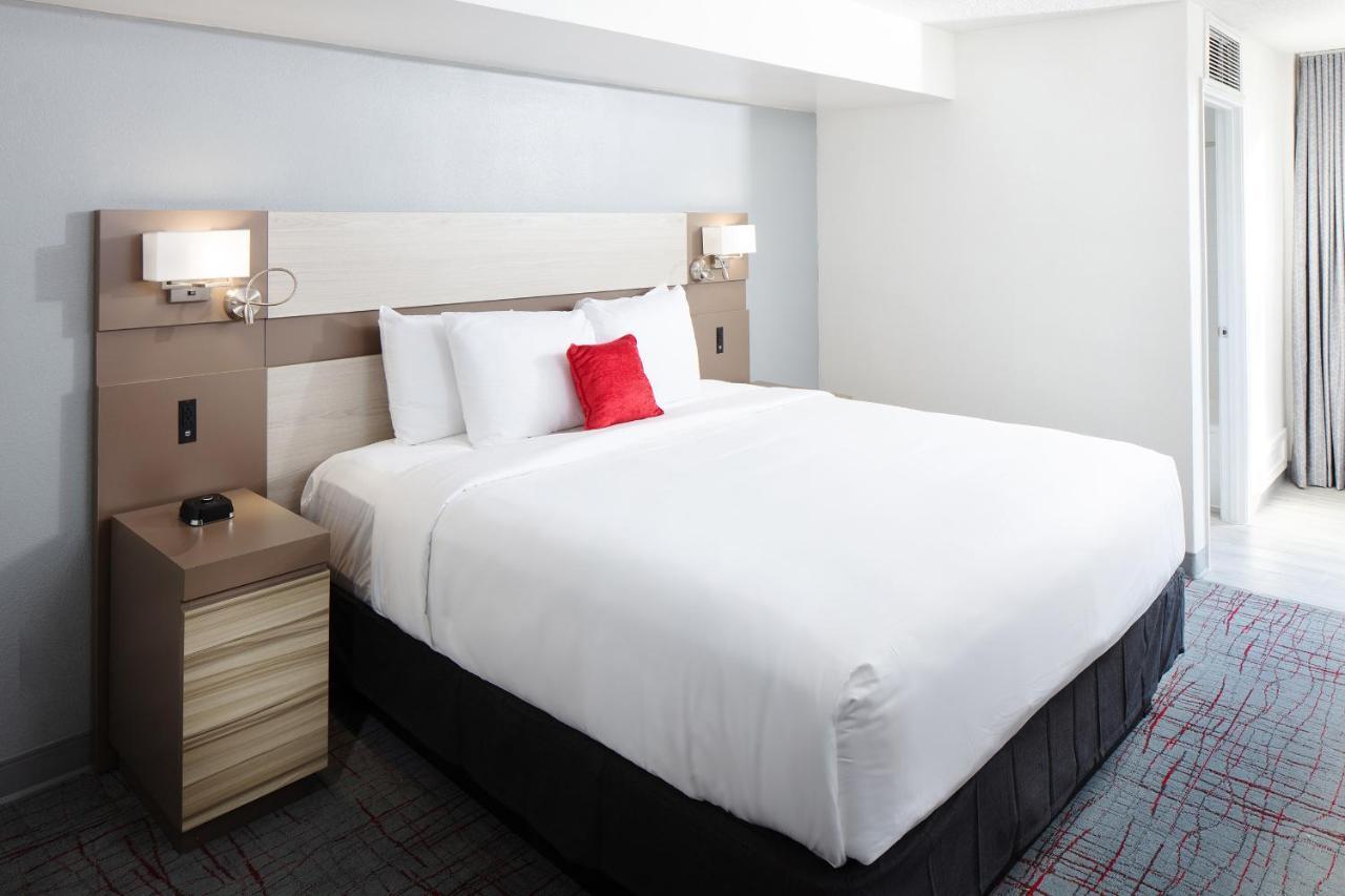 Отель Wyndham Garden Columbia-Ft Jackson Экстерьер фото