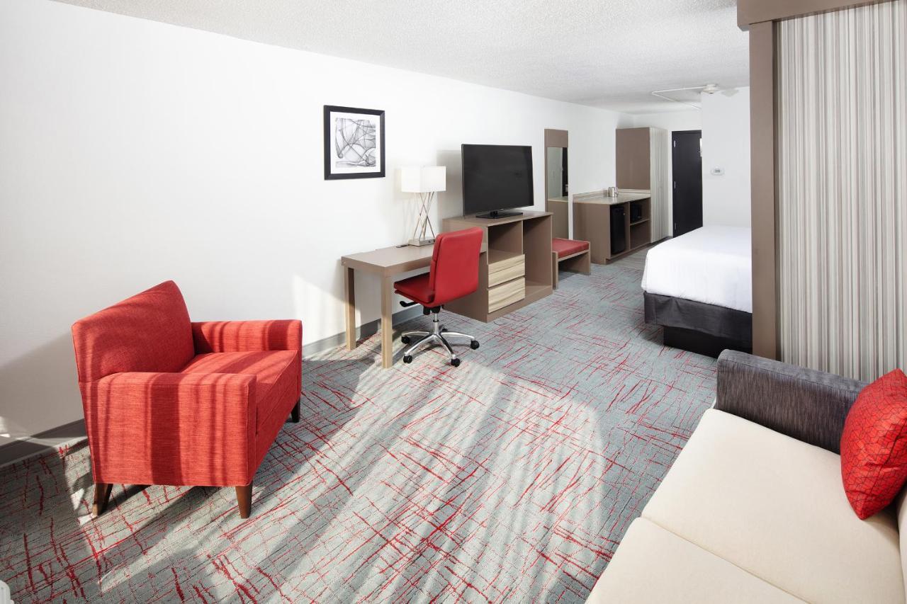 Отель Wyndham Garden Columbia-Ft Jackson Экстерьер фото