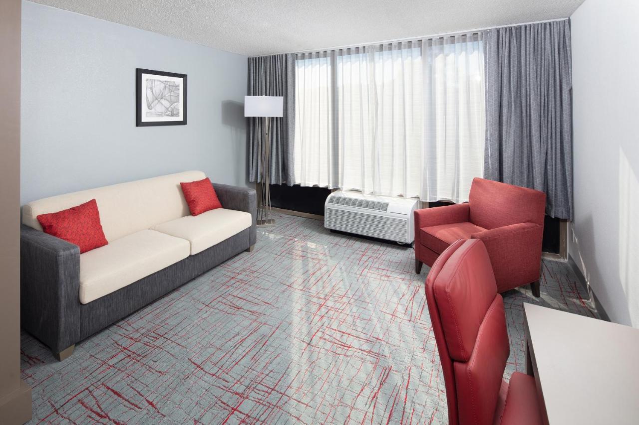 Отель Wyndham Garden Columbia-Ft Jackson Экстерьер фото